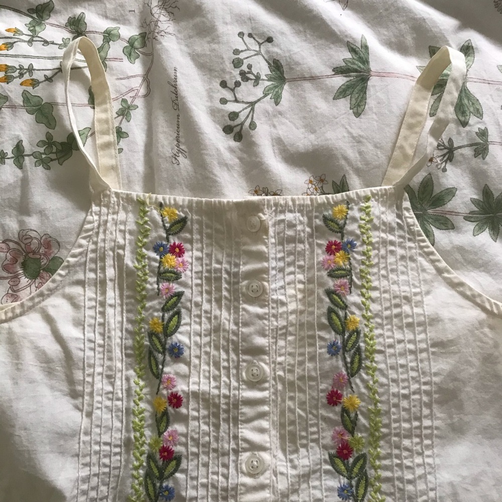 GAP Embroidered Summer Top - Picture 3 of 6